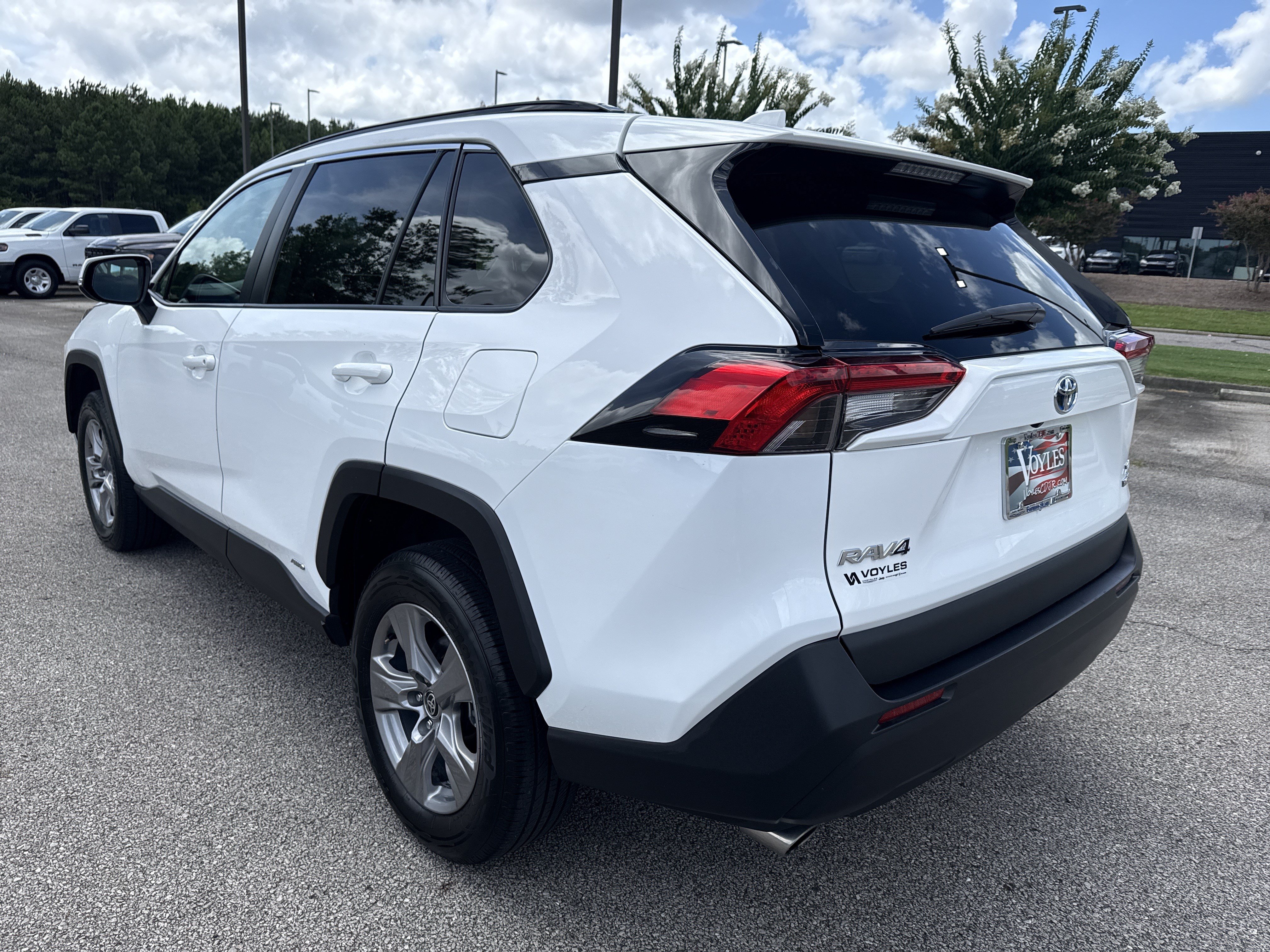 Used 2024 Toyota RAV4 XLE AWD/4WD image 5