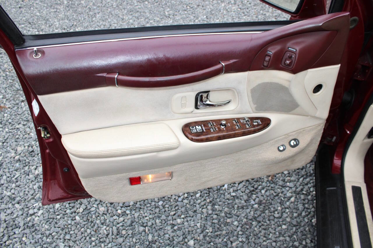 Used 1996 Lincoln Town Car Signature image 19