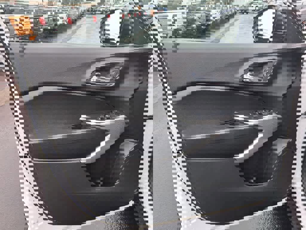 Certified 2025 Chevrolet Trax LS image 9