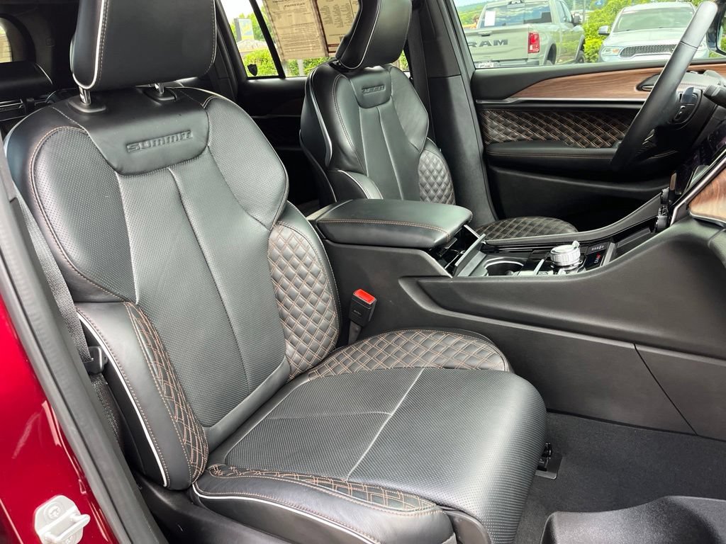 Used 2025 Jeep Grand Cherokee Summit AWD/4WD image 31