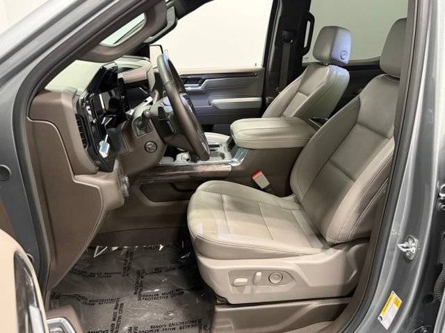 Used 2025 Chevrolet Silverado 1500 LTZ w/ LTZ Premium Package AWD/4WD image 12