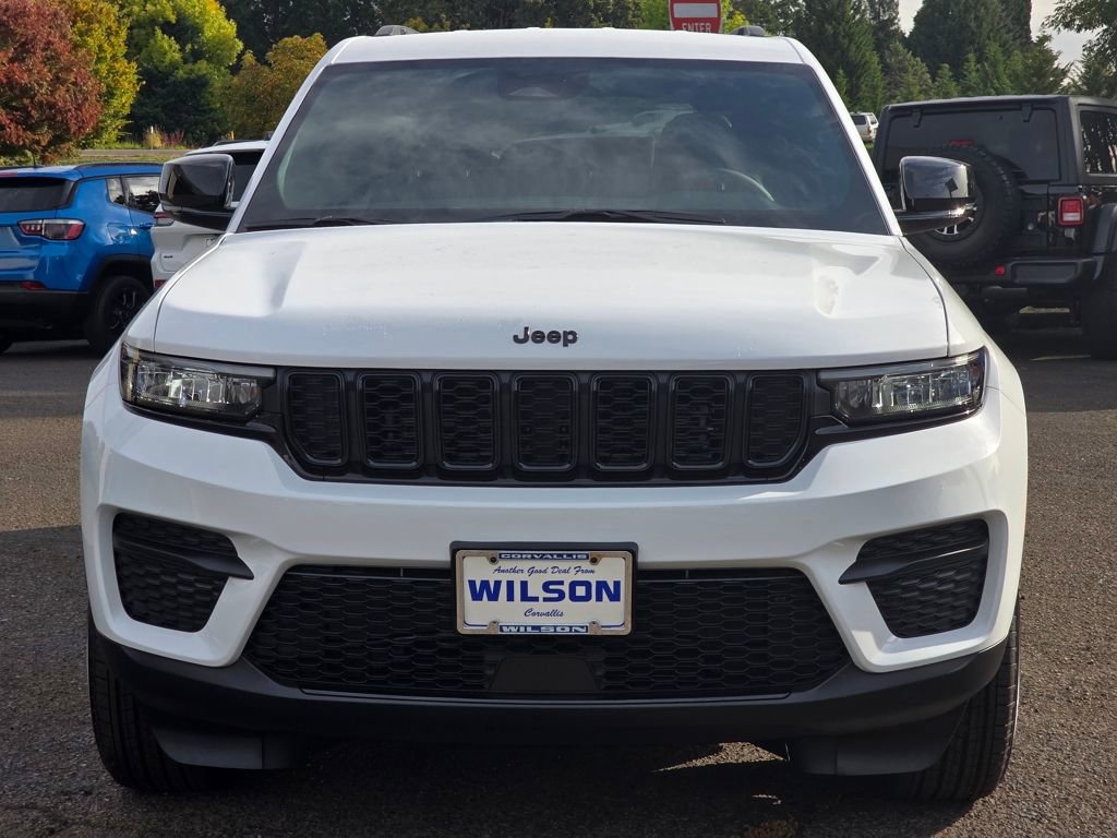 New 2025 Jeep Grand Cherokee Altitude AWD/4WD image 32