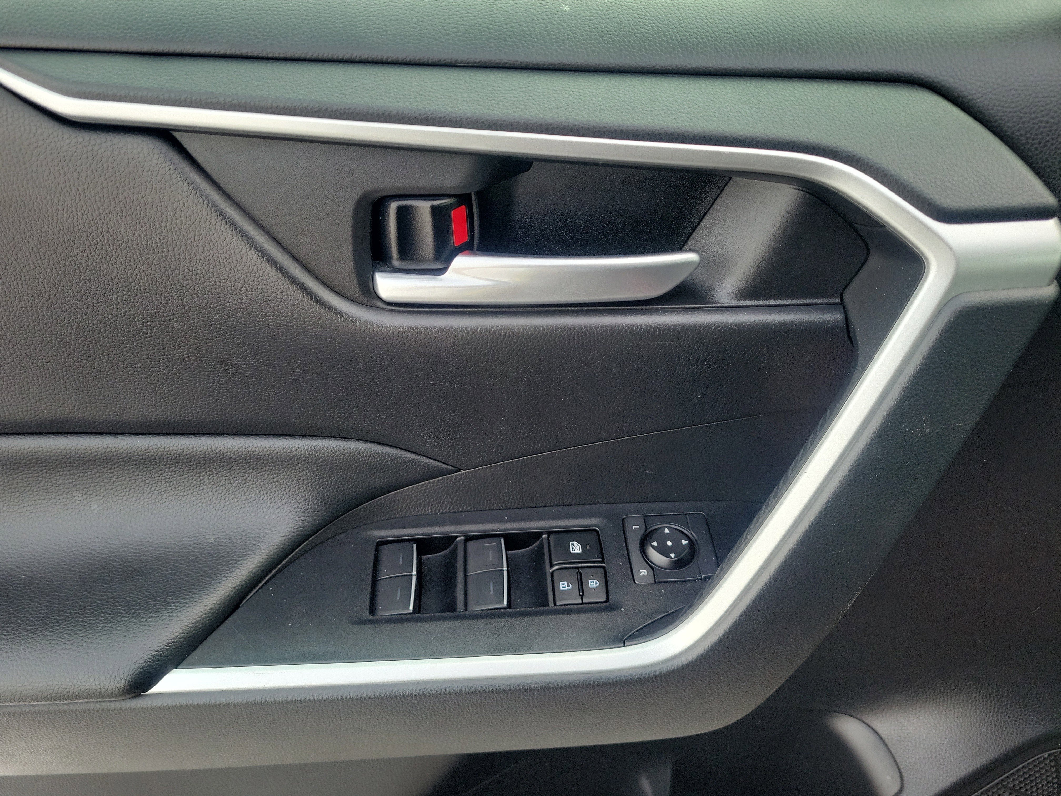 Used 2023 Toyota RAV4 XLE image 16