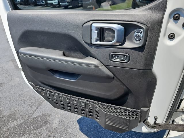 Used 2022 Jeep Wrangler Unlimited Sahara w/ Cold Weather Group AWD/4WD image 31