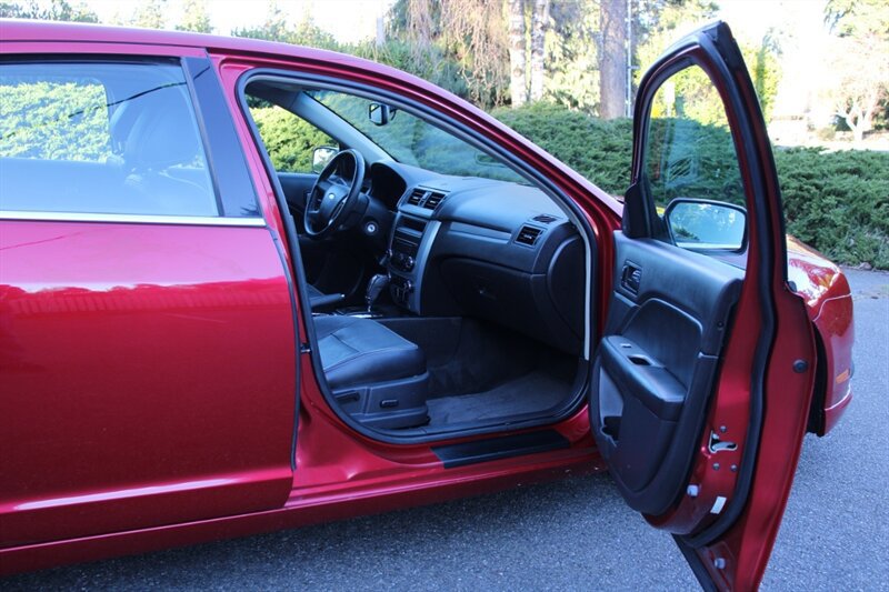 Used 2010 Ford Fusion SEL FWD image 14