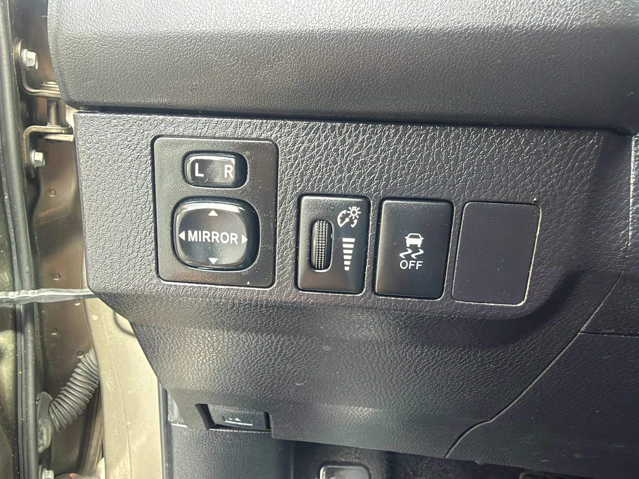 Used 2015 Toyota RAV4 LE FWD image 24