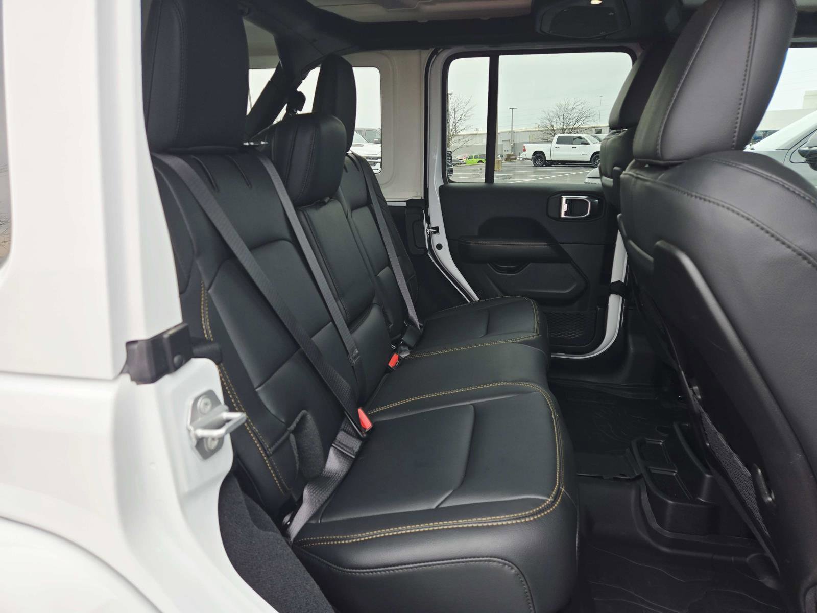 Used 2025 Jeep Wrangler Sahara w/ Safety Group image 17