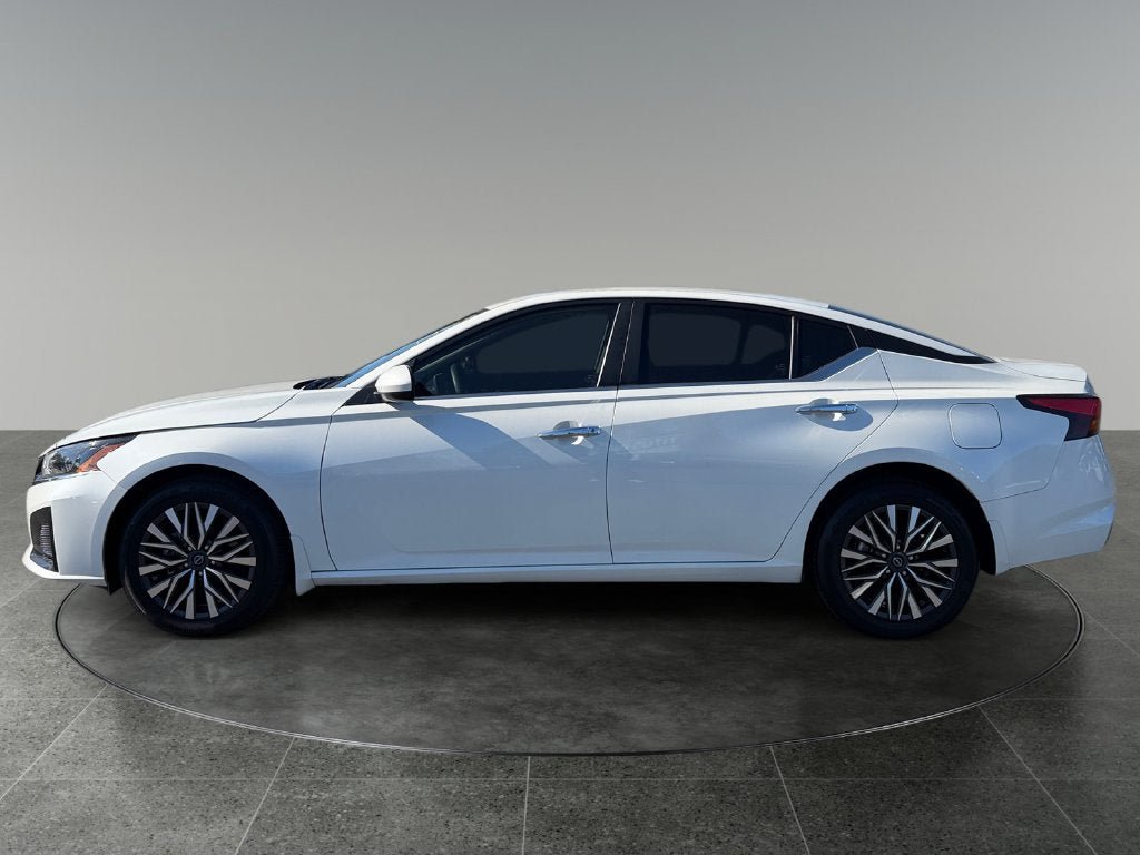 Used 2023 Nissan Altima 2.5 SV AWD/4WD image 6