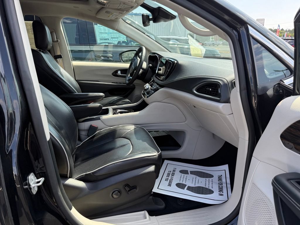 Used 2024 Chrysler Pacifica Limited FWD image 7
