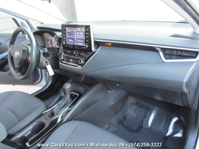 Used 2021 Toyota Corolla LE FWD image 18