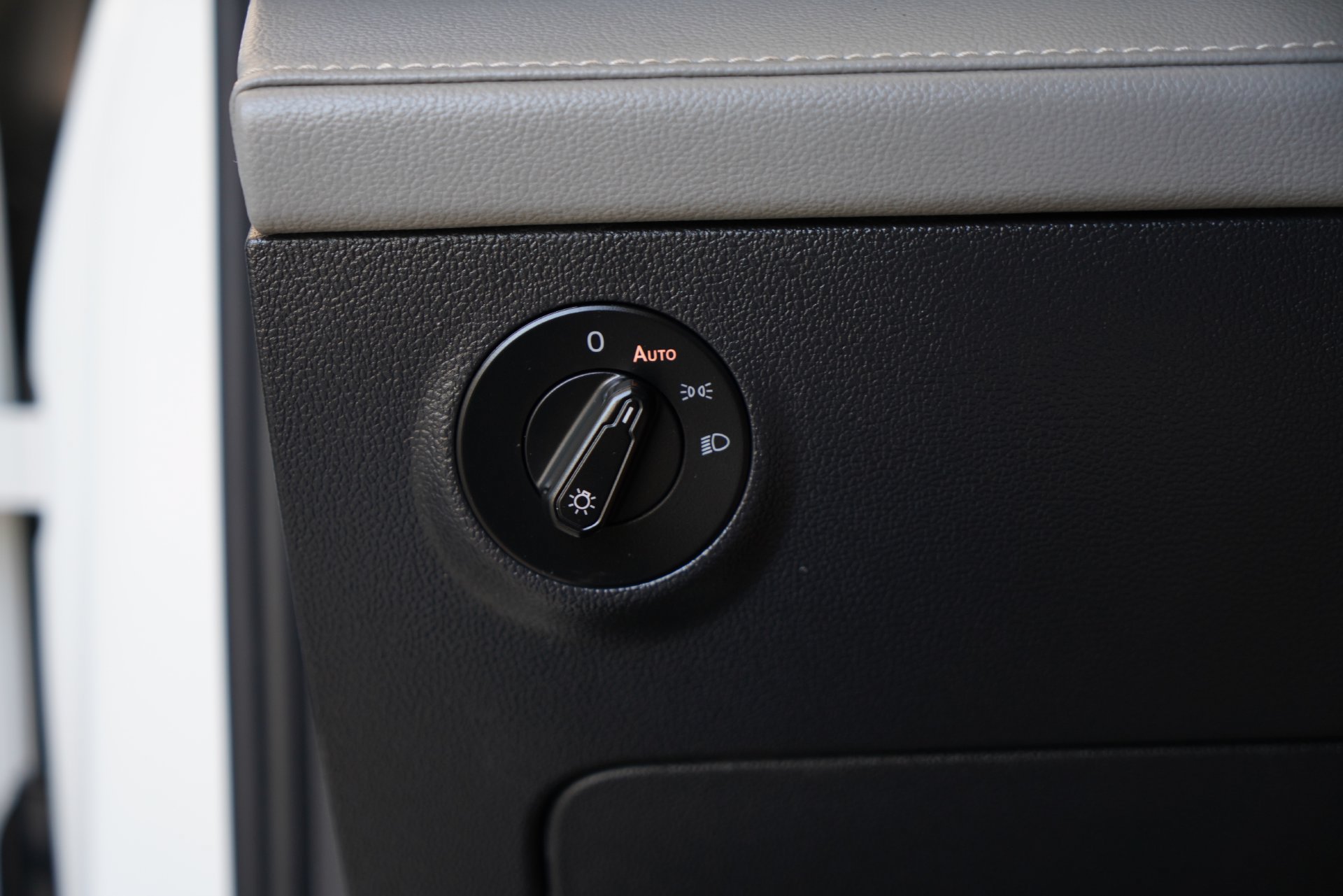 Certified 2024 Volkswagen Taos SE FWD image 19