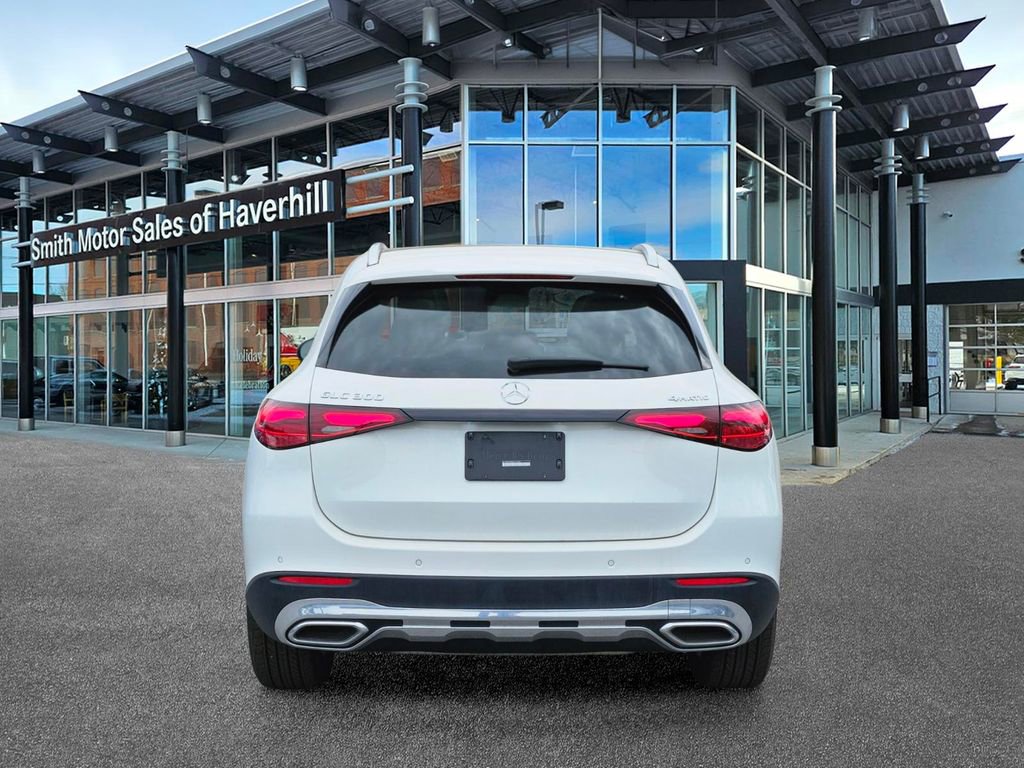 Used 2025 Mercedes-Benz GLC 300 4MATIC image 4