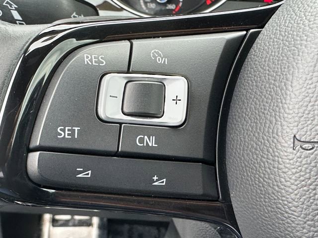 Used 2015 Volkswagen Golf R 4-Door AWD/4WD image 34