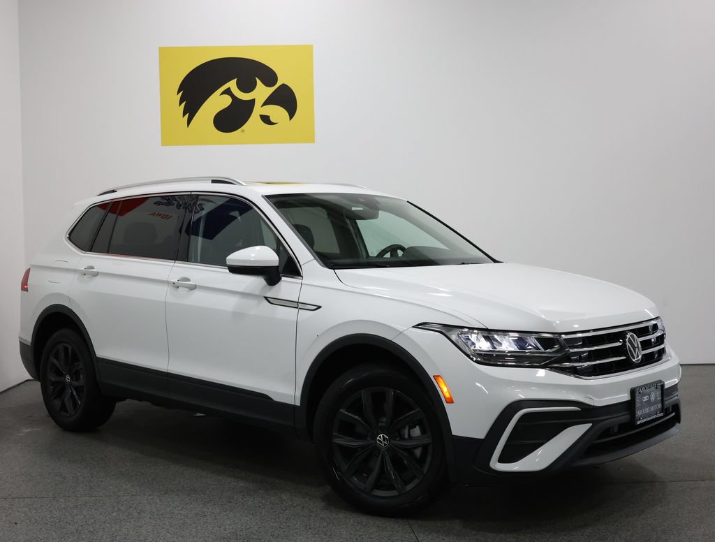 Used 2024 Volkswagen Tiguan SE w/ Panoramic Sunroof Package AWD/4WD image 2