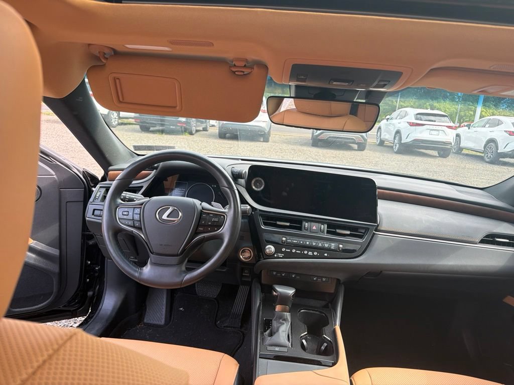 Used 2025 Lexus ES 350 w/ Premium Package FWD image 9