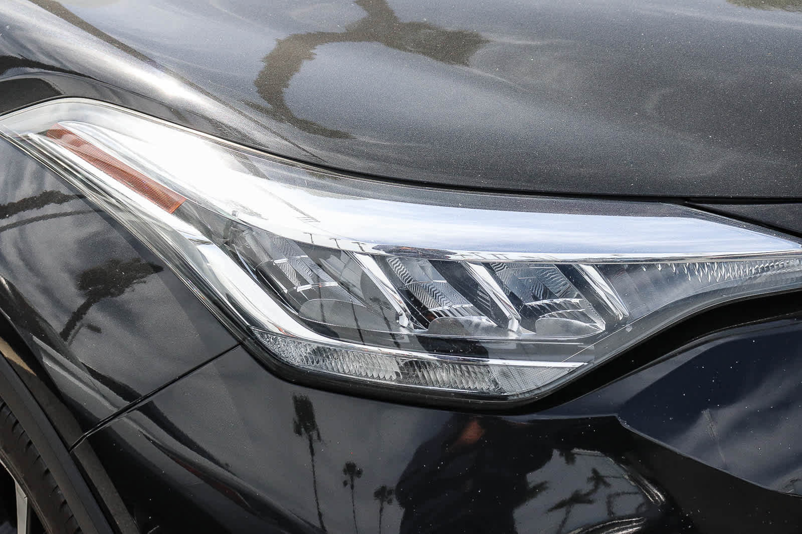 Used 2020 Toyota C-HR XLE image 2