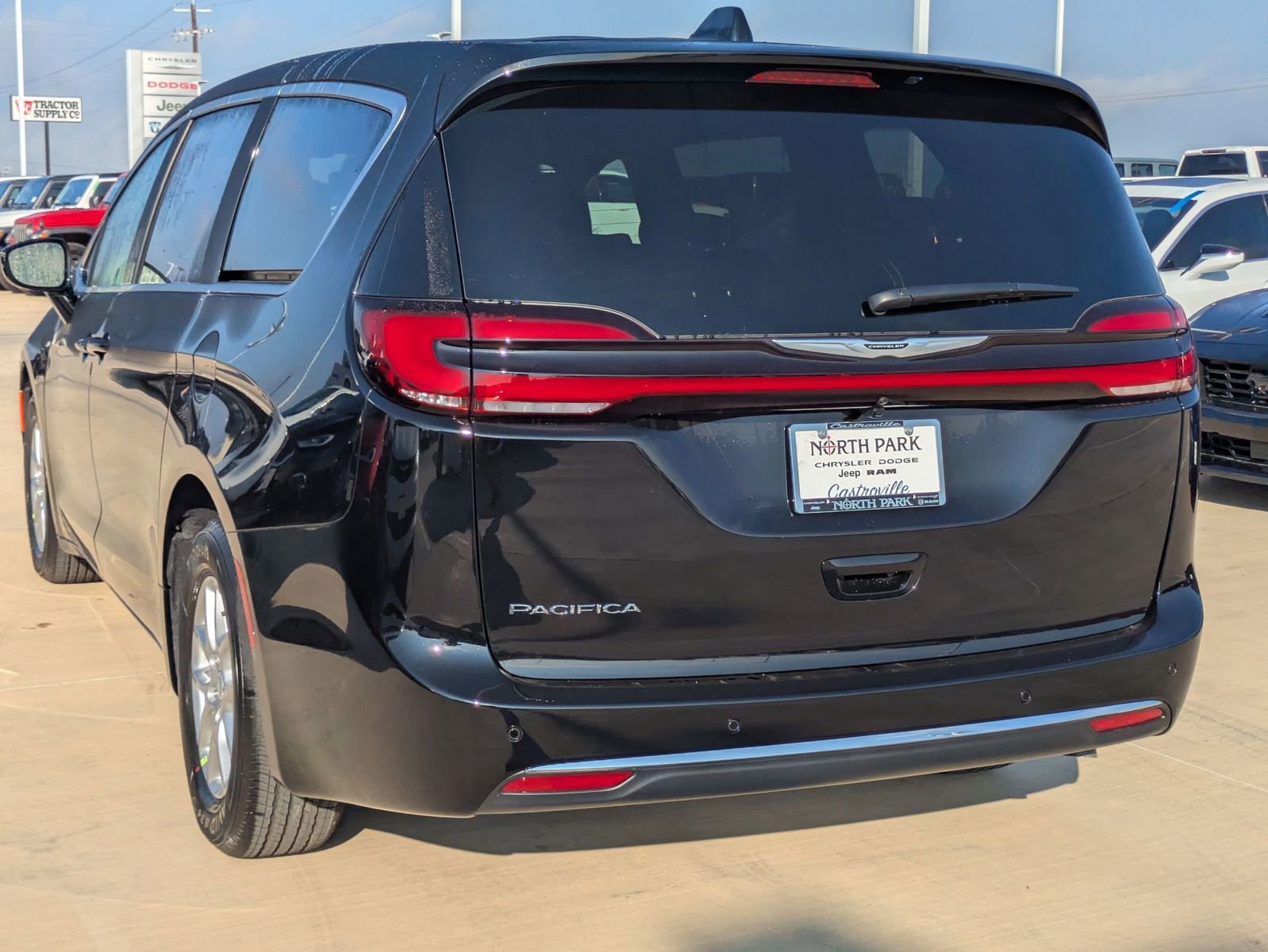 New 2026 Chrysler Pacifica Select FWD image 5