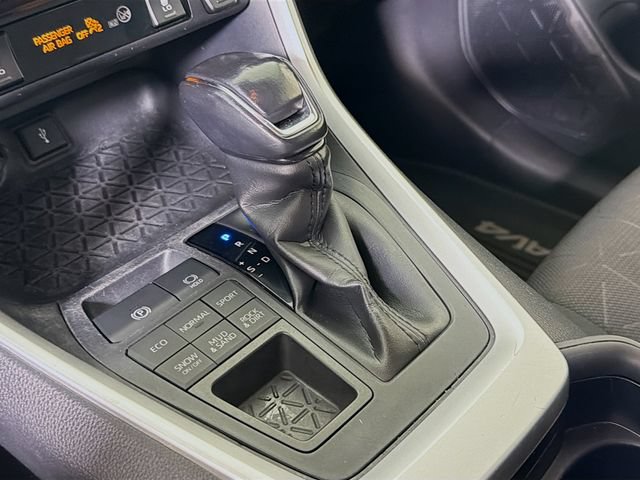 Used 2020 Toyota RAV4 XLE w/ Convenience Package AWD/4WD image 23