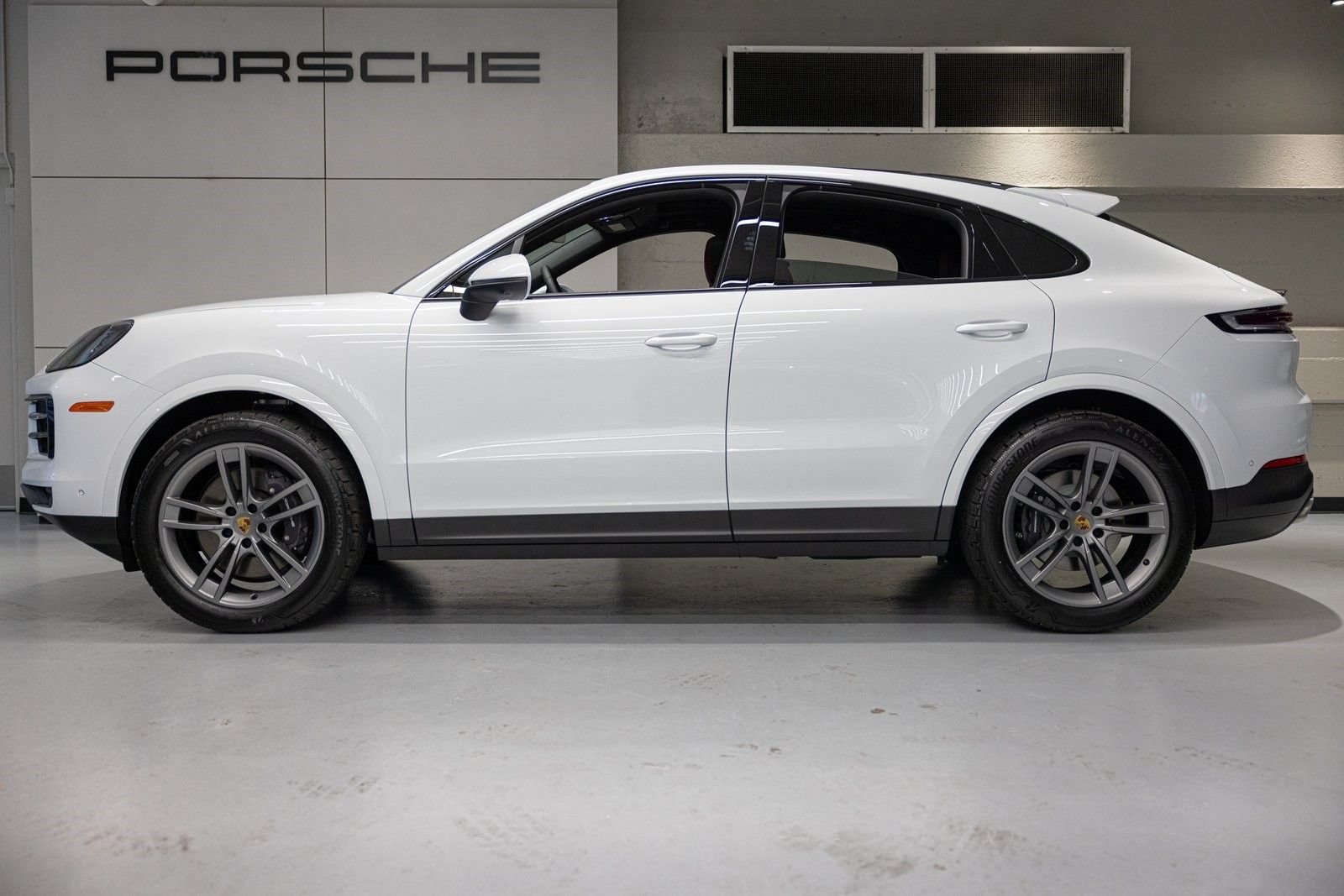 New 2024 Porsche Cayenne Coupe AWD/4WD image 10