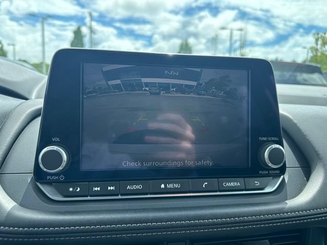 Used 2024 Nissan Rogue SV FWD image 12