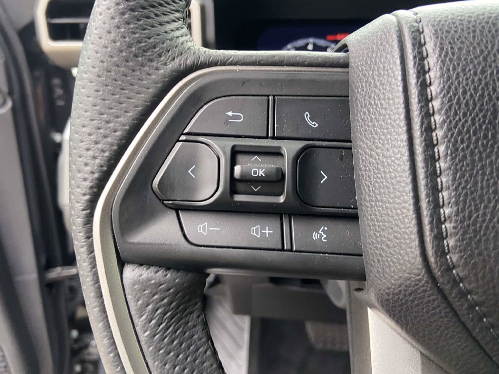 Used 2025 Toyota Tacoma TRD Off-Road AWD/4WD image 32