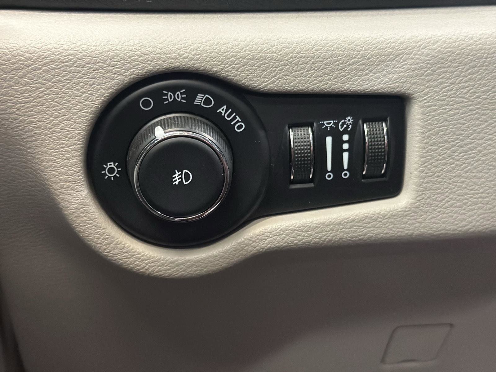 Used 2022 Chrysler Pacifica Limited image 34