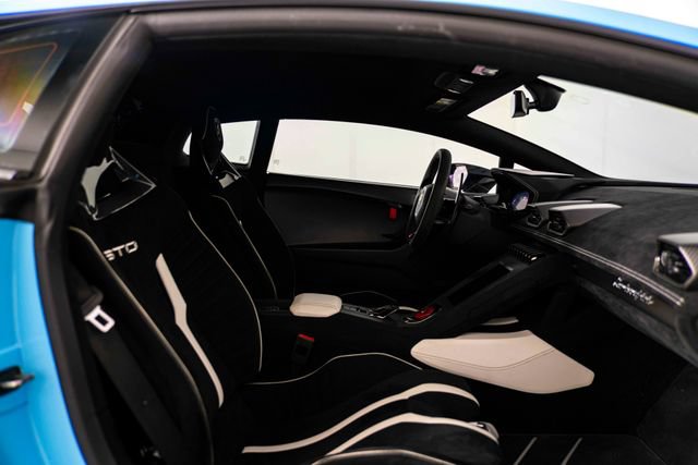 Used 2021 Lamborghini Huracan STO RWD image 24