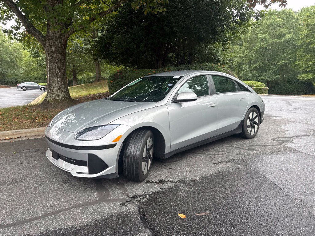 Used 2024 Hyundai Ioniq 6 SE RWD image 3