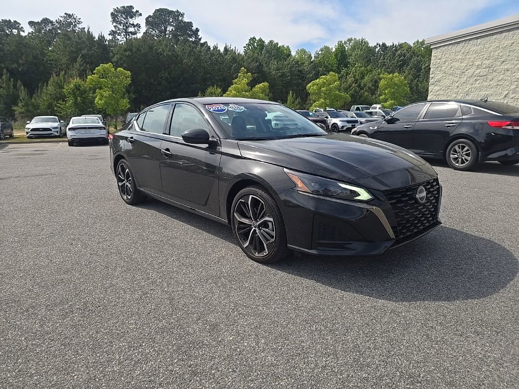 Used 2025 Nissan Altima 2.5 SR FWD image 7