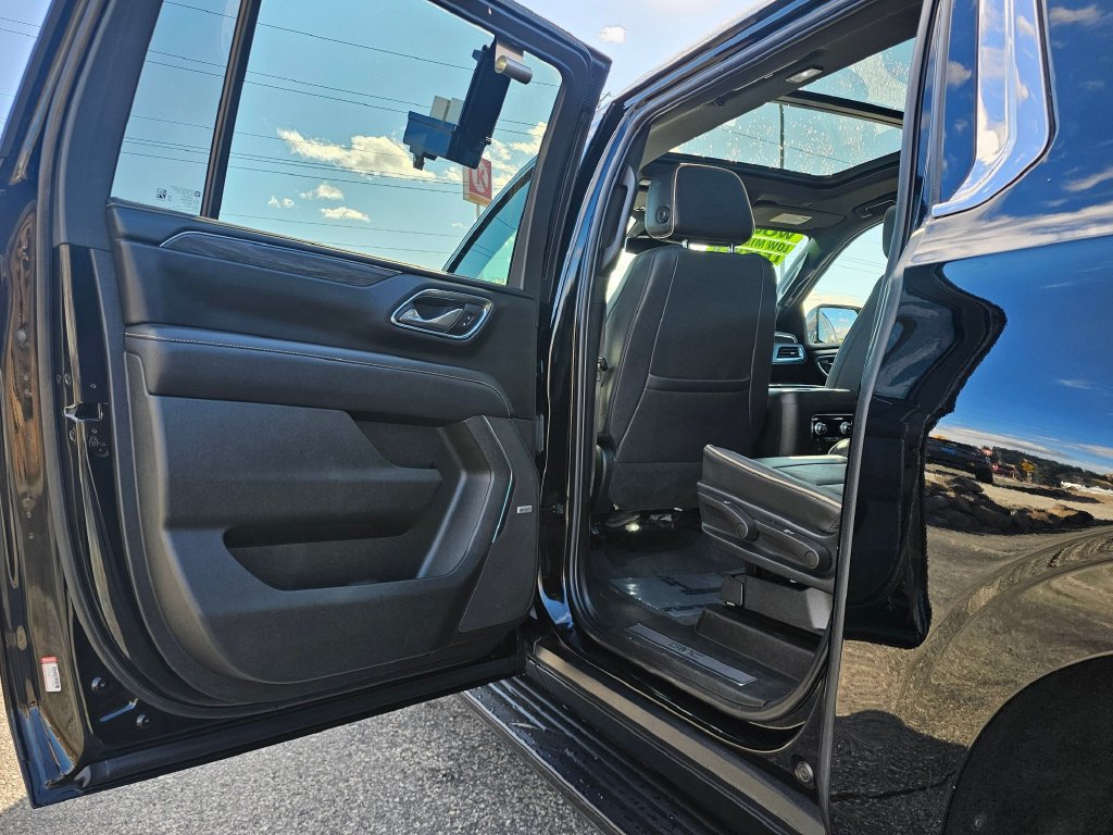 Certified 2023 GMC Yukon XL SLT w/ SLT Premium Package AWD/4WD image 24