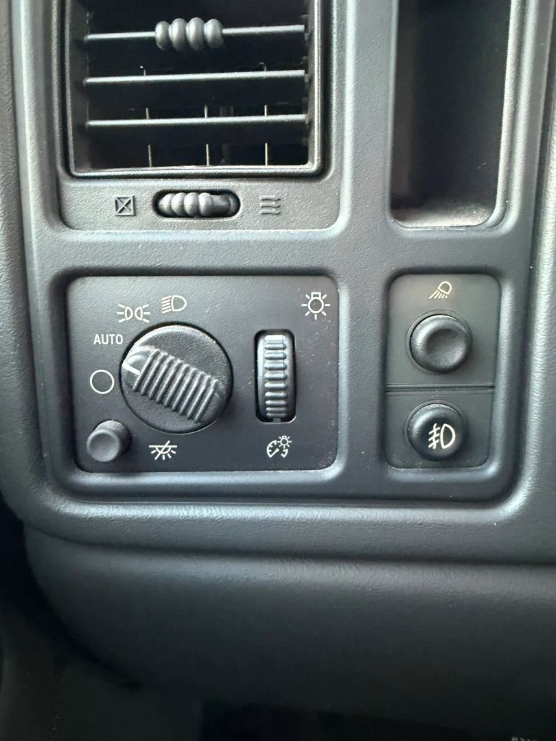 Used 2005 GMC Sierra 2500 SLT w/ Heavy-Duty Power Package RWD image 27