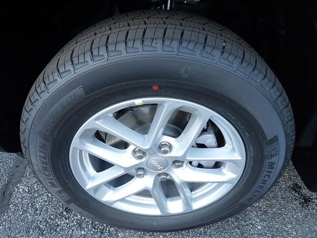 New 2025 Jeep Grand Cherokee Laredo X image 11