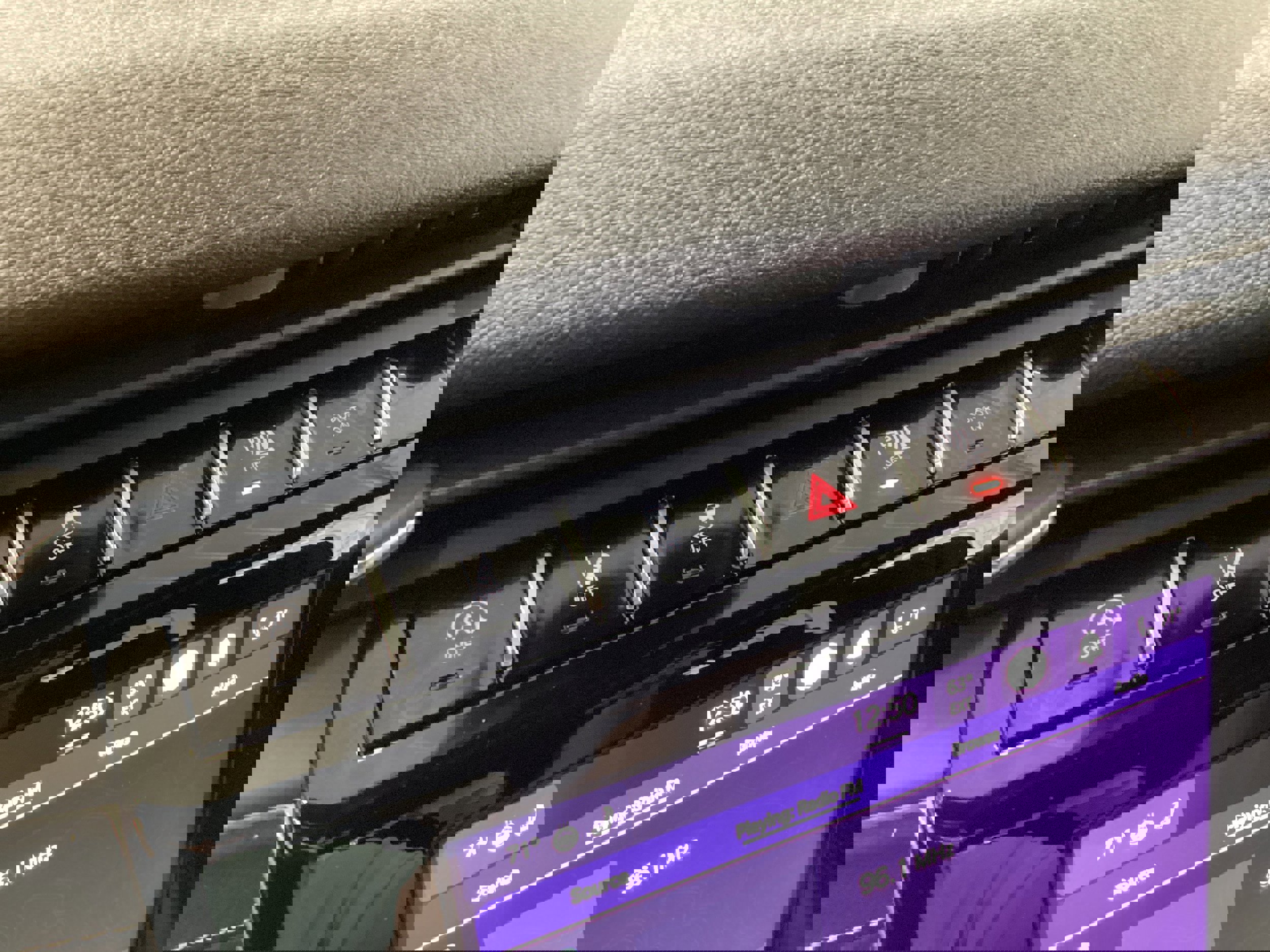 Used 2024 Jeep Grand Cherokee Altitude image 27