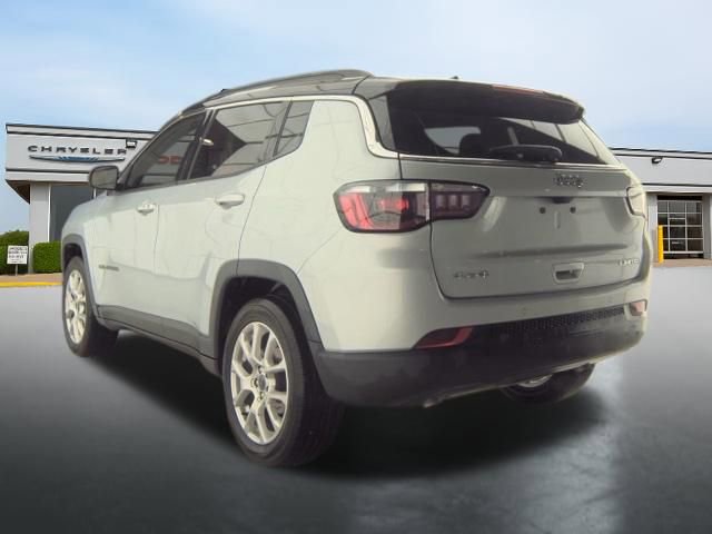 Used 2025 Jeep Compass Limited AWD/4WD image 4