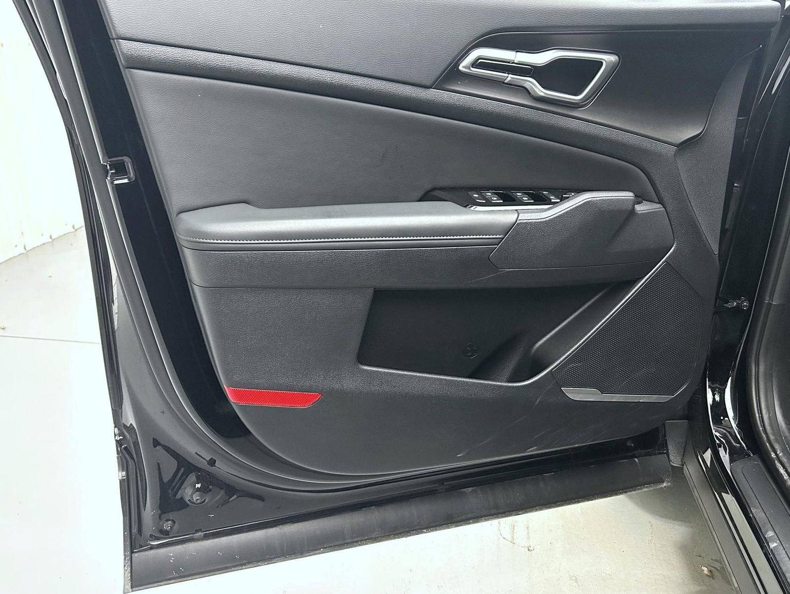 Used 2025 Kia Sportage EX image 9