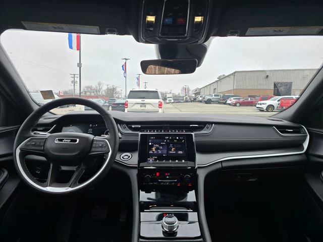 Used 2025 Jeep Grand Cherokee L Laredo w/ Luxury Tech Group I image 19