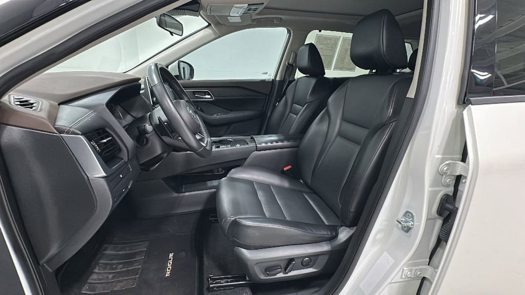 Used 2021 Nissan Rogue SV w/ Premium Package image 9