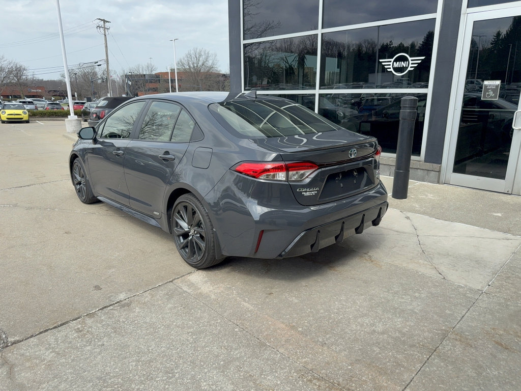 Used 2024 Toyota Corolla SE image 3