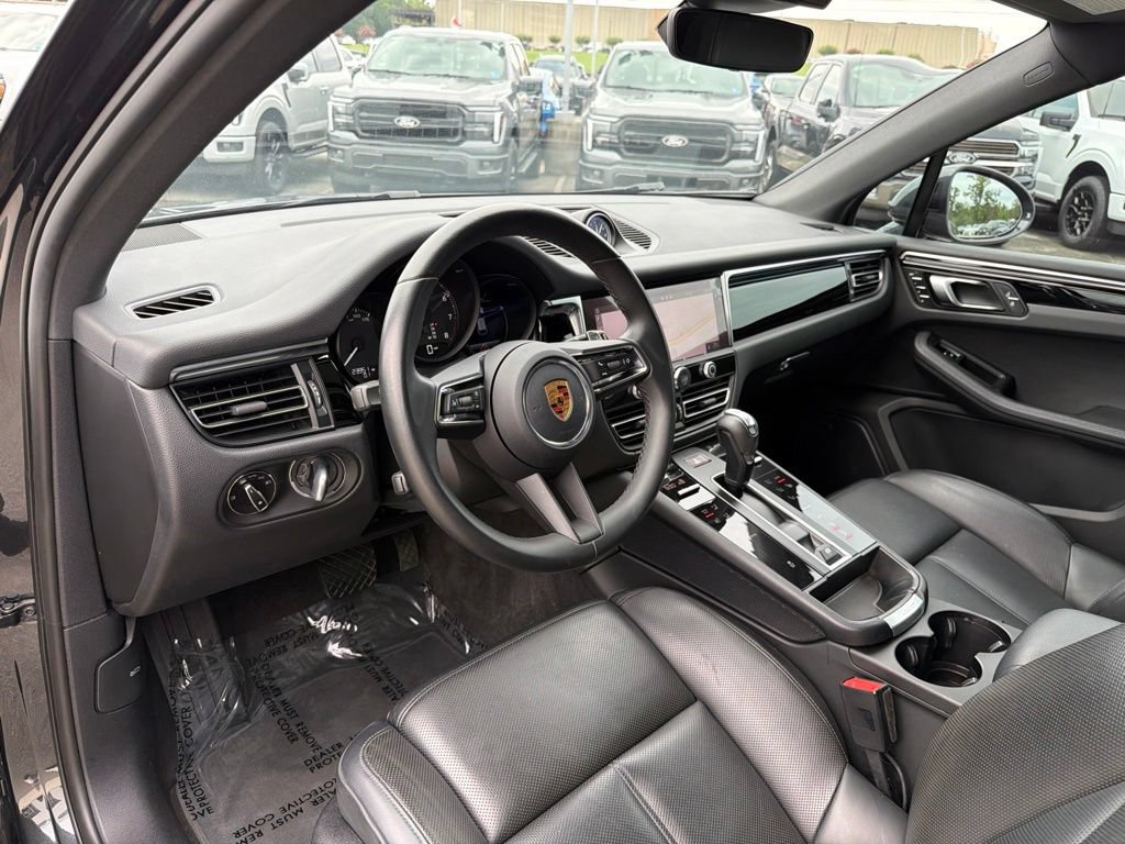 Used 2023 Porsche Macan Turbo AWD/4WD image 12