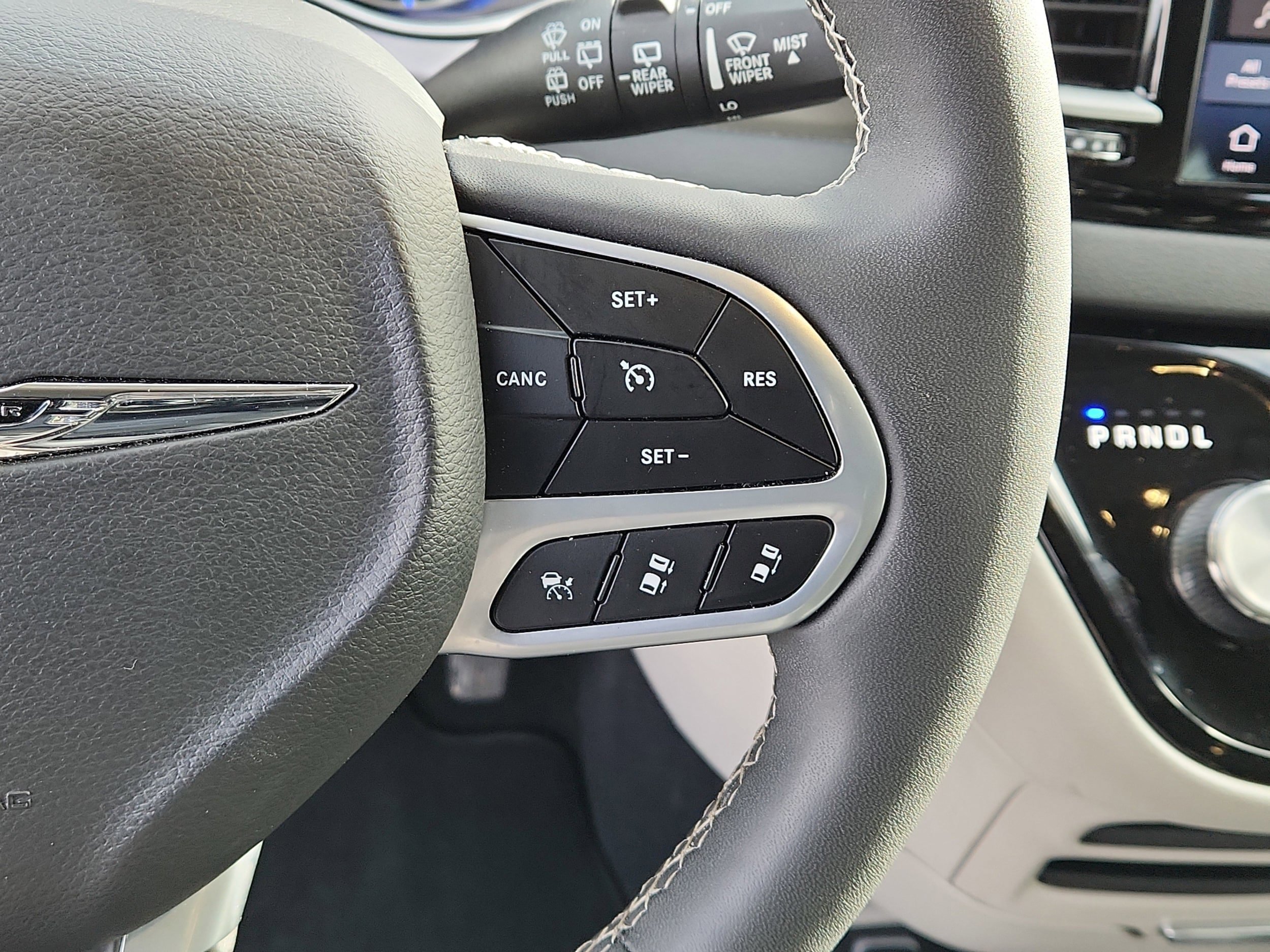 Used 2024 Chrysler Pacifica Touring-L FWD image 18