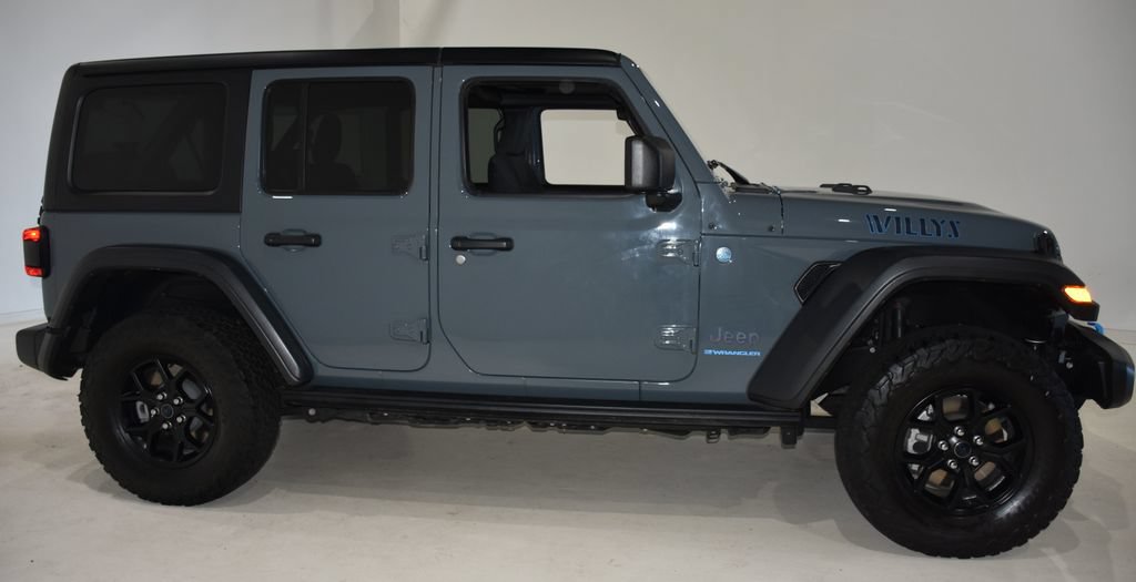 Used 2024 Jeep Wrangler Unlimited AWD/4WD image 3