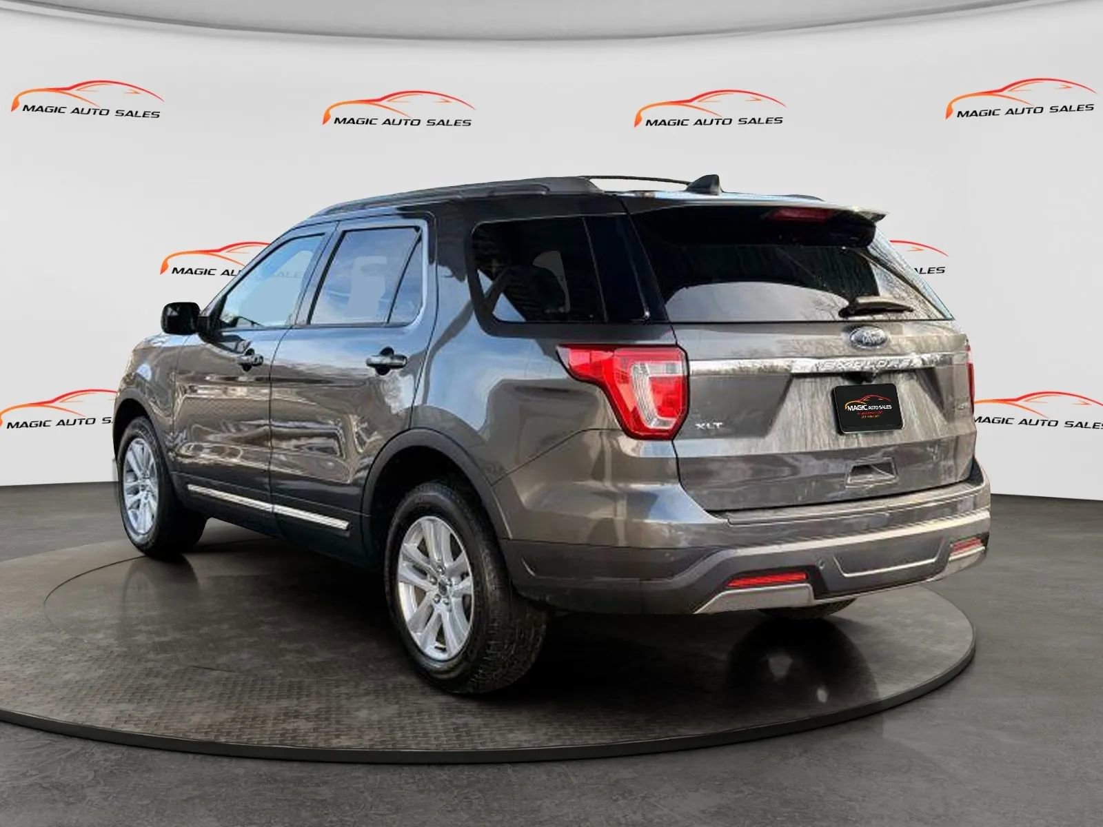 Used 2019 Ford Explorer XLT image 9