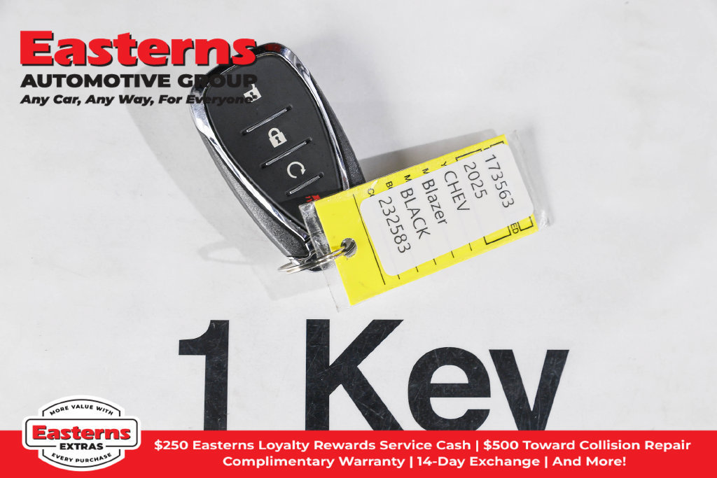 Used 2025 Chevrolet Blazer LT FWD image 27