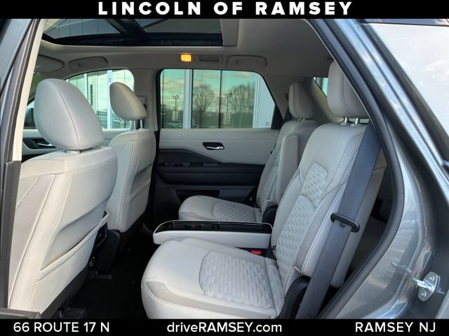 Used 2022 Nissan Pathfinder SV w/ SV Premium Package AWD/4WD image 21