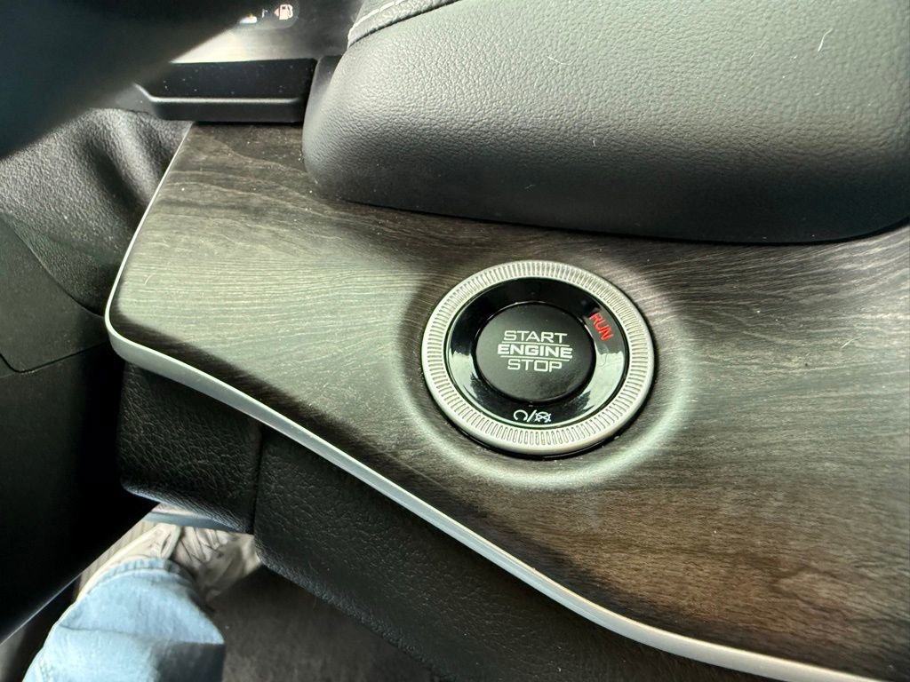 Used 2024 Jeep Grand Cherokee Limited 4xe w/ Luxury Tech Group II AWD/4WD image 18