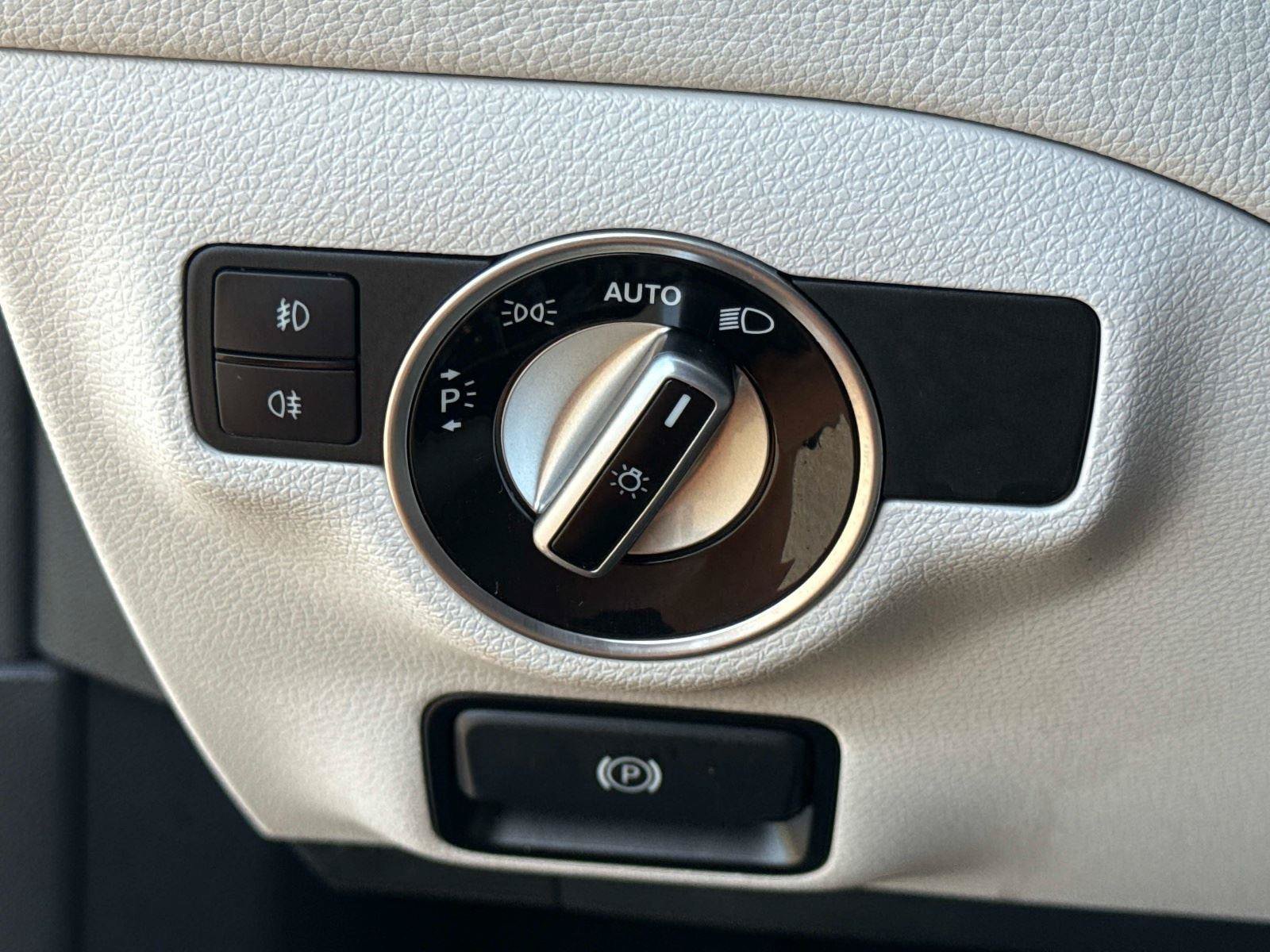 Used 2016 Mercedes-Benz GLA 250 image 36