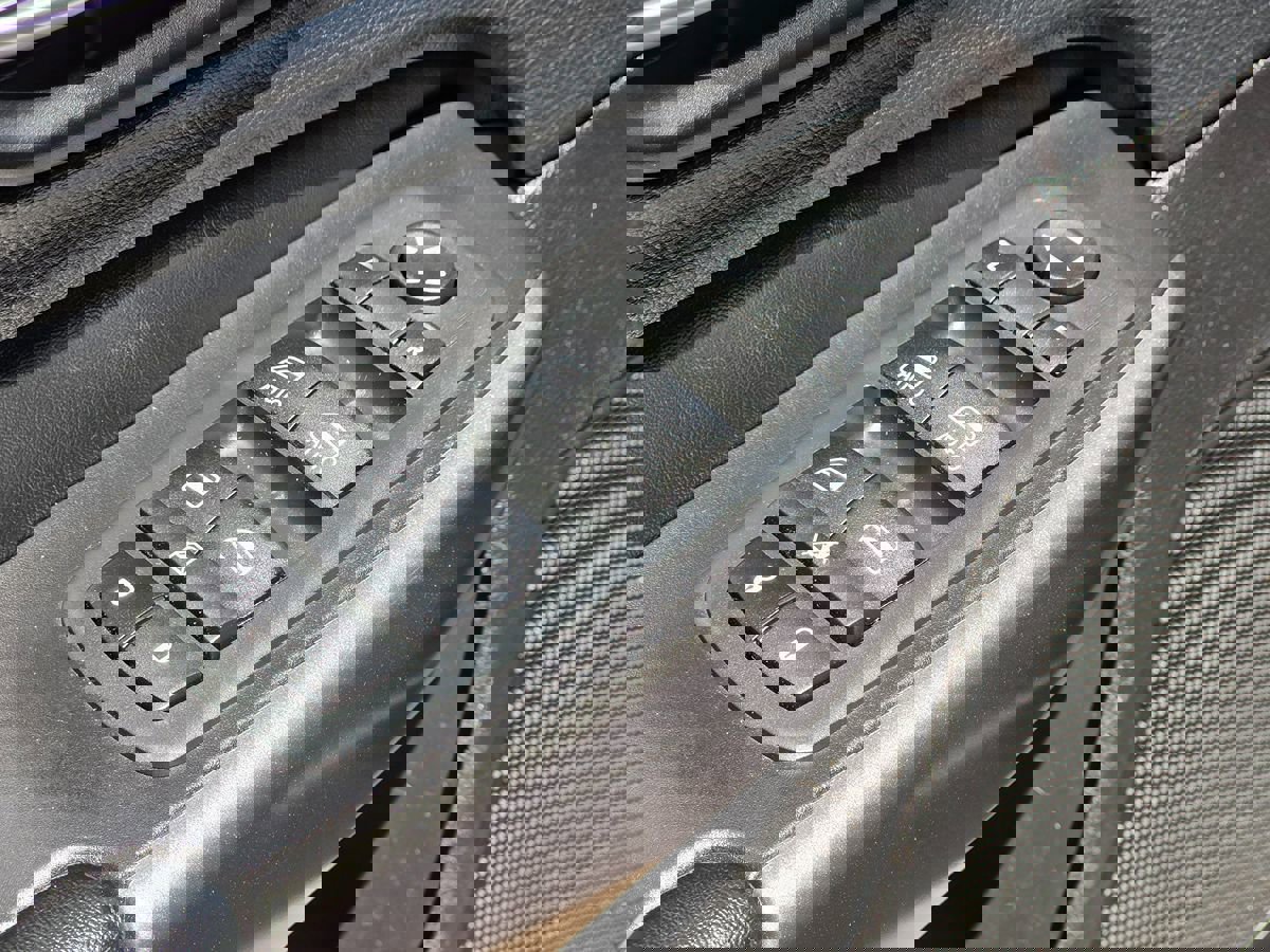 Used 2020 Jeep Cherokee Limited image 33