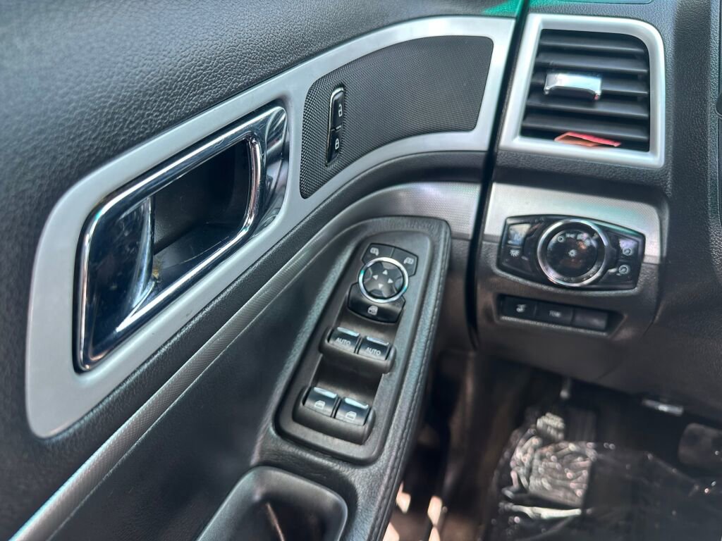 Used 2012 Ford Explorer XLT AWD/4WD image 28