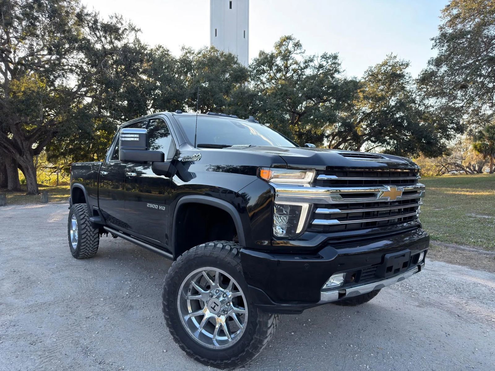 Used 2023 Chevrolet Silverado 2500 High Country w/ Safety Package II image 38