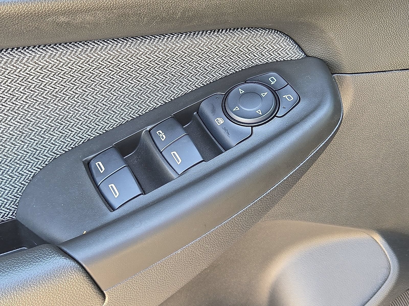 Used 2025 Chevrolet TrailBlazer LT w/ LT Cold Weather Package FWD image 21